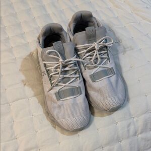 ON Men's Athletic Shoes - White and Gray